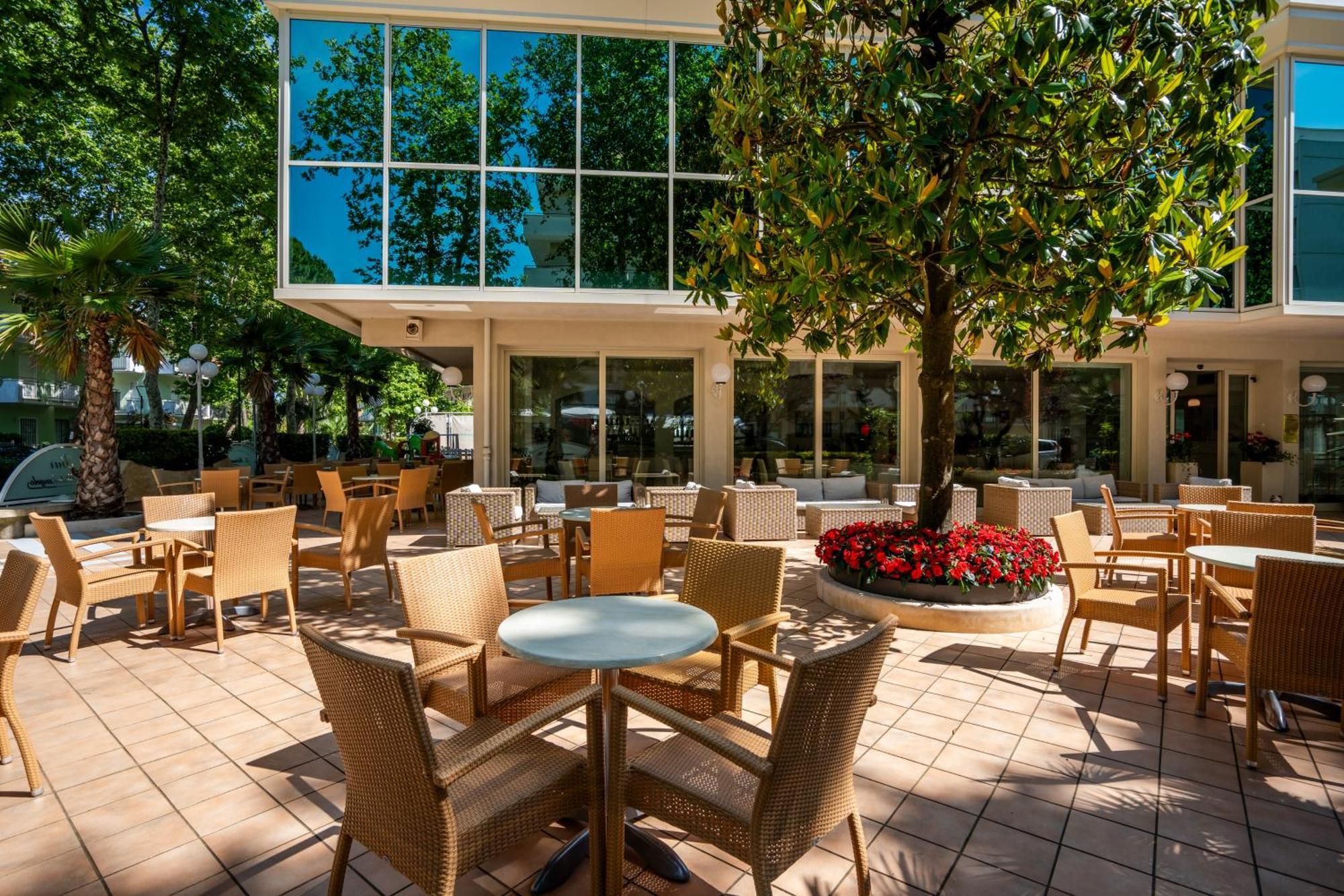 Michelangelo Cesenatico Hotel Bagian luar foto