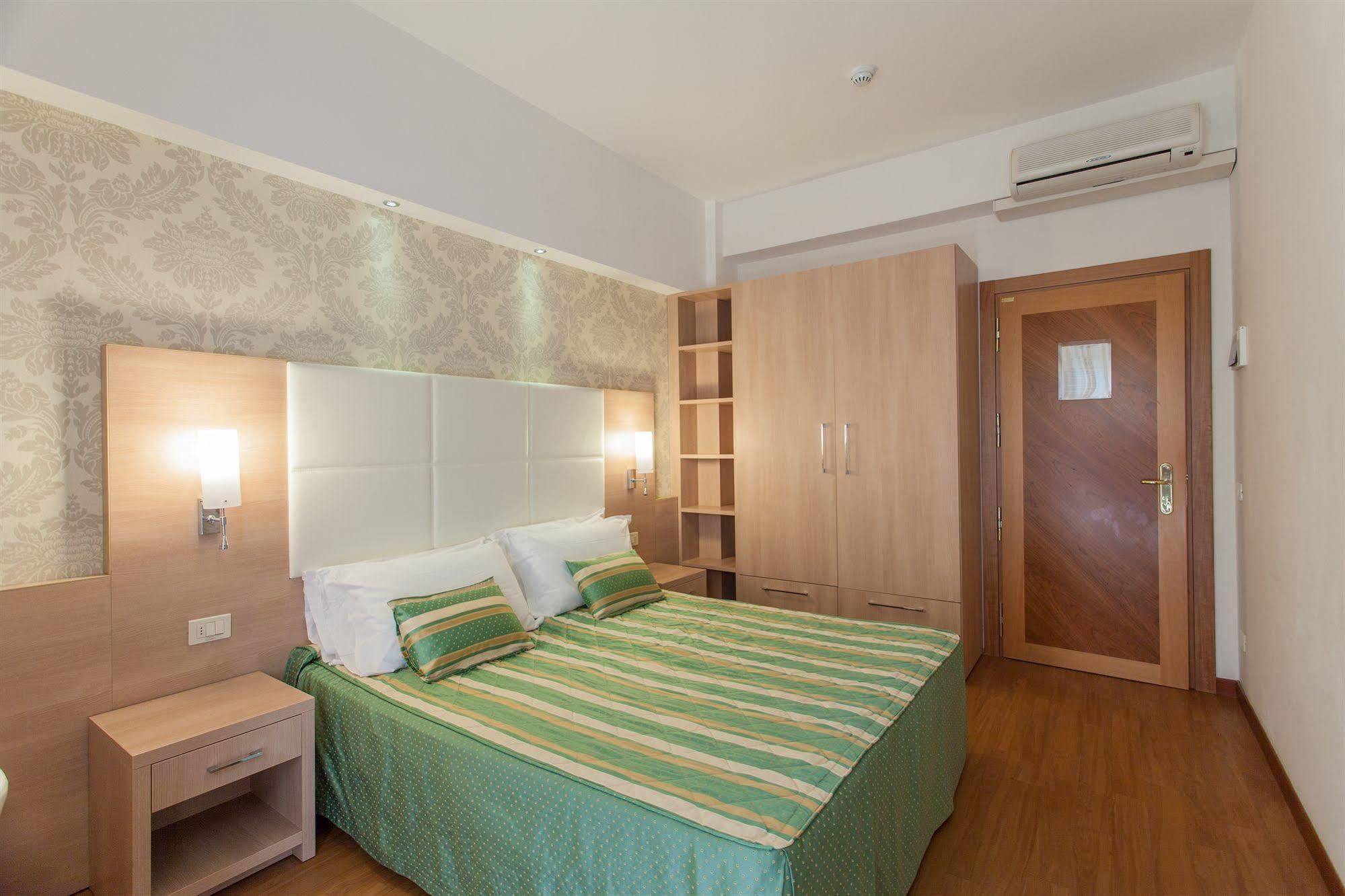 Michelangelo Cesenatico Hotel Bagian luar foto